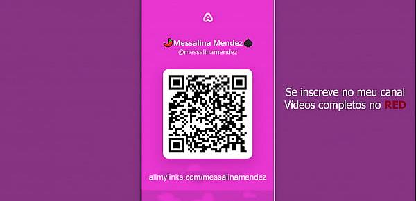 Messalina - Eu estava de mini saia e sem calcinha. Mostrei a minha buceta depilada e me masturbei na fila ônibus para um voyeur tarado totalmente desconhecido